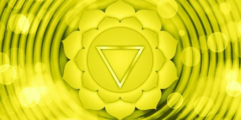 Le Chakra du Plexus Solaire : Qu'est-ce que c'est ? Où se trouve-t-il et comment le soigner ?