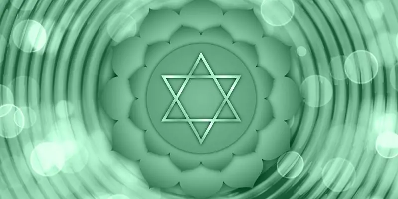 Comment rééquilibrer le Chakra du Cœur (Anahata) et inviter l’amour, la paix et l’harmonie intérieure