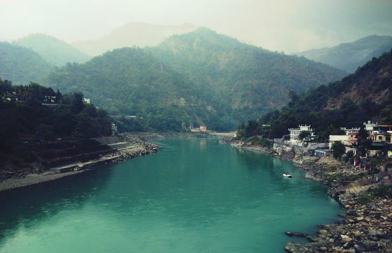 Rishikesh: Top 10 Ashrams for Yoga and Meditation in the Yoga Capital of the World