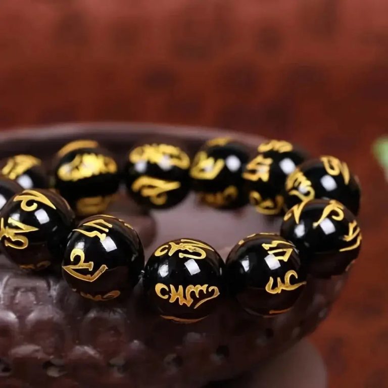Bracelet mala en pierre d'agate noire motif om mani padme hum