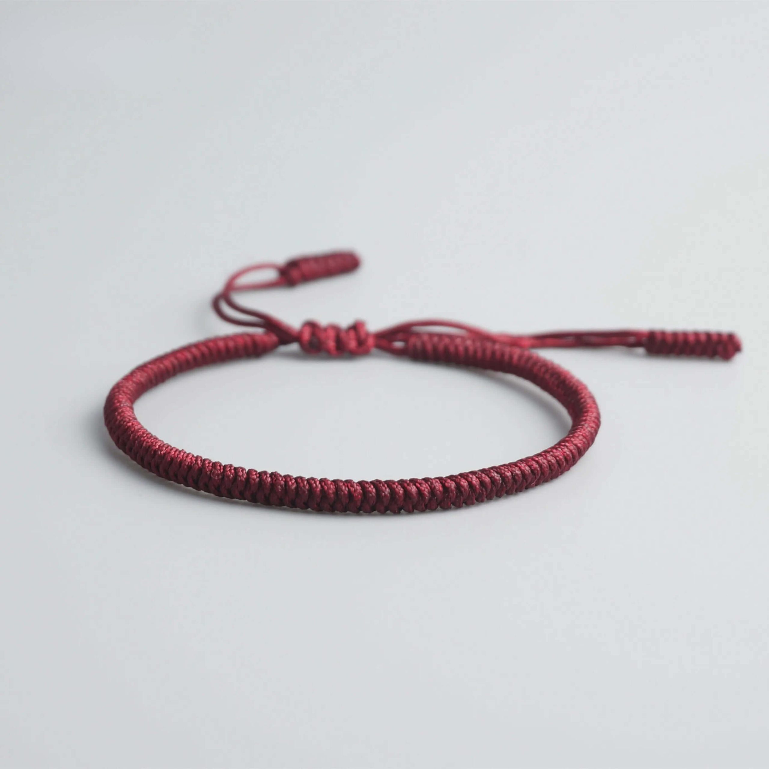 Bracelet tibétain tressé à la main – Rouge et Noir