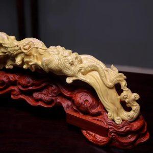 Majestueux dragon Ruyi sculpté en bois de buis