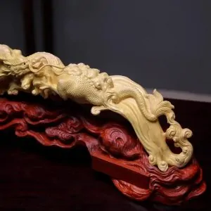 Majestueux dragon Ruyi sculpté en bois de buis