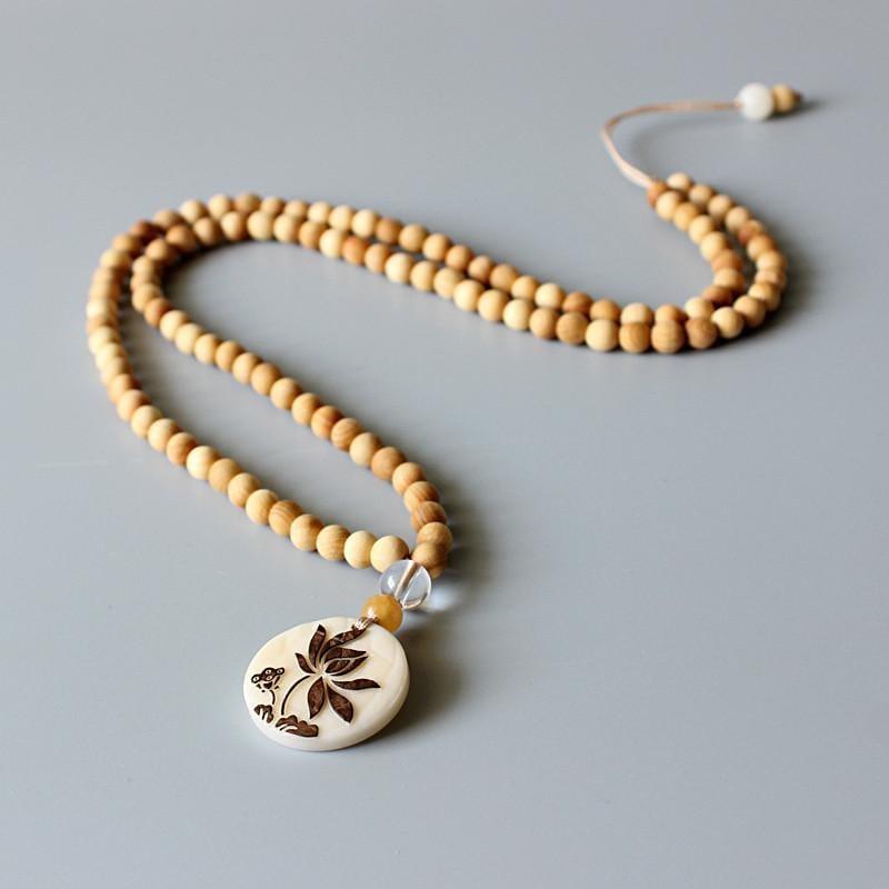 Collier Mala en Thuya et Amulette en Ivoire Végétal (Noix de Tagua) - Fleur de Lotus