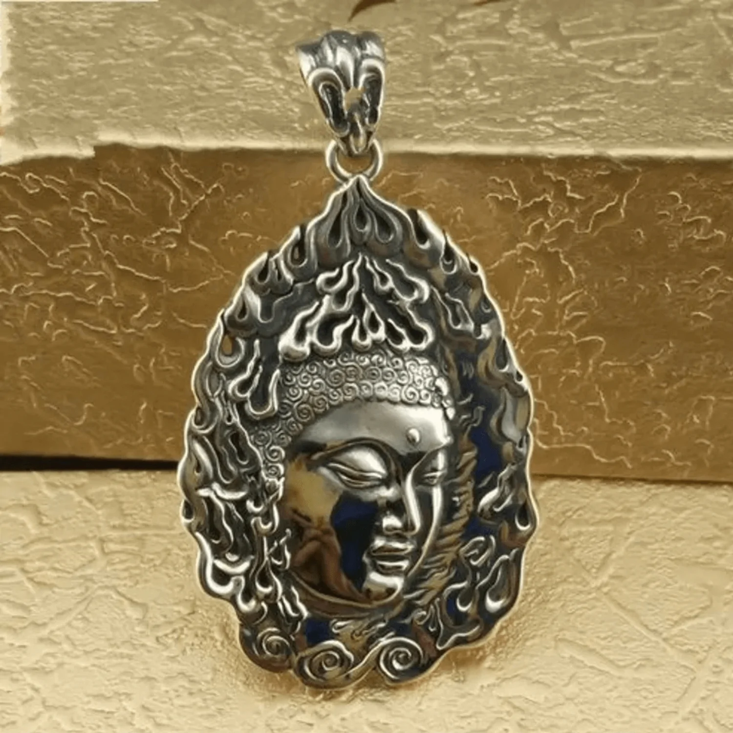 pendentifs amulettes pendentif bouddha amitabha argent