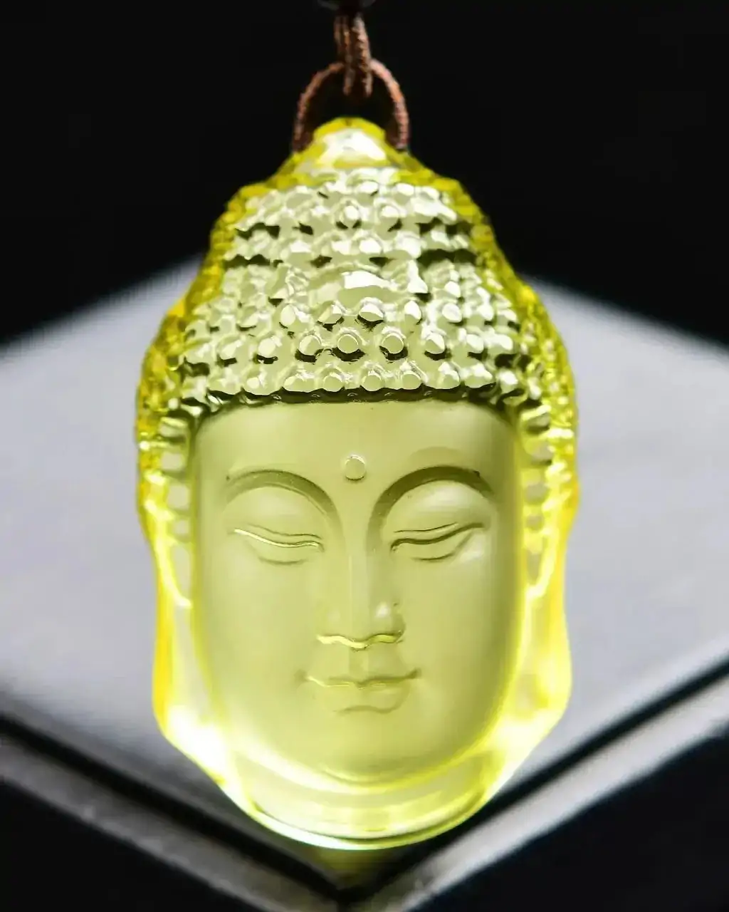 pendentifs amulettes pendentif bouddha amitabha citrin