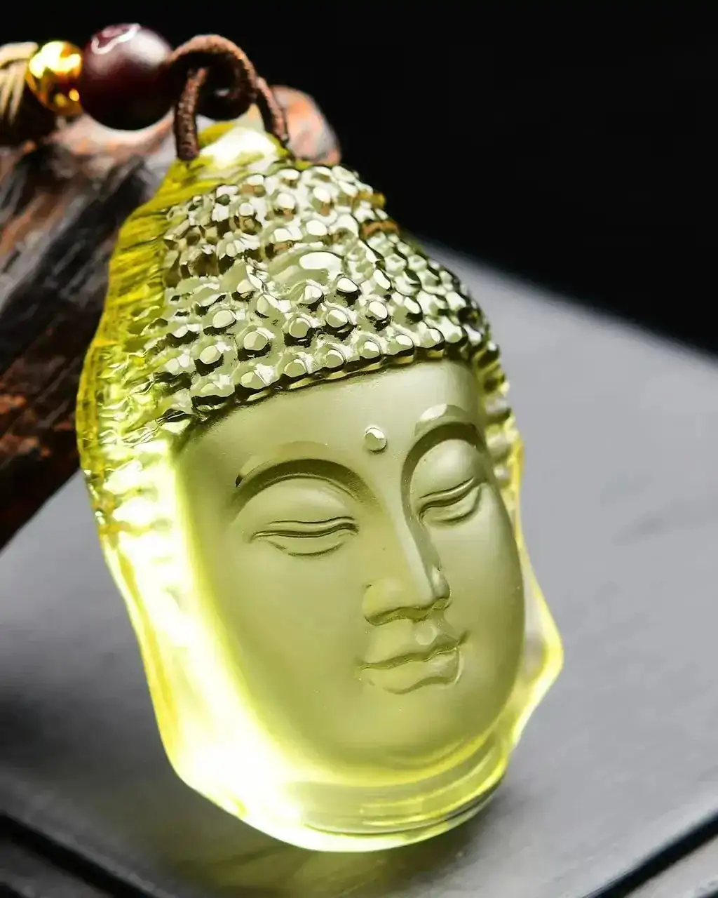 pendentifs amulettes pendentif bouddha amitabha citrin