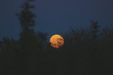 Recharger son mala par la lune ou le soleil