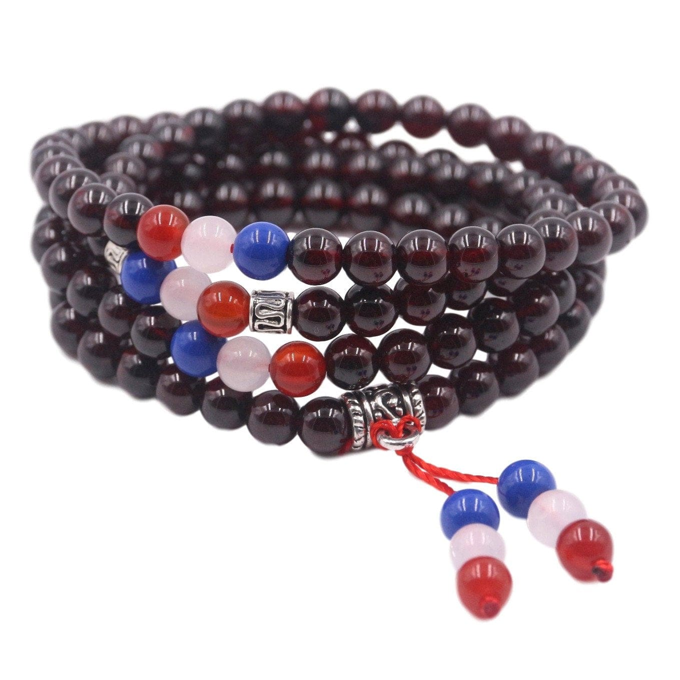 Mala avec des perles de grenat