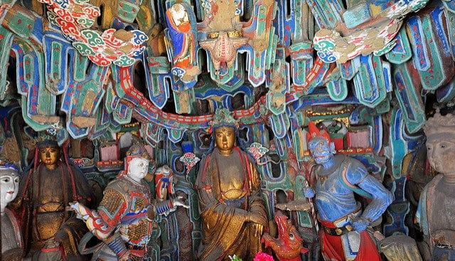 statues-monastere-suspendu