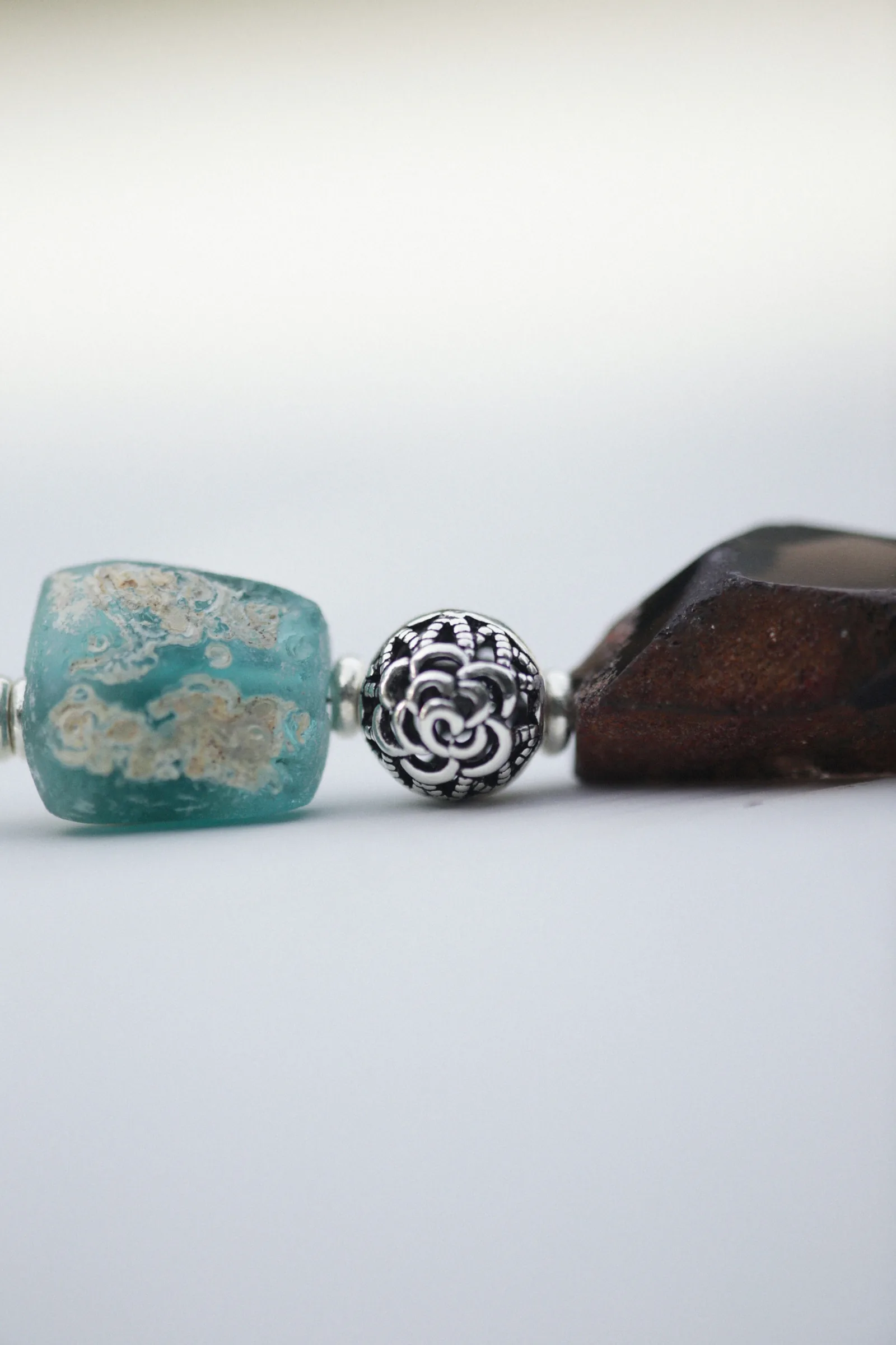 Rough and polished agate stones side by side — natural surface and finished gem quality