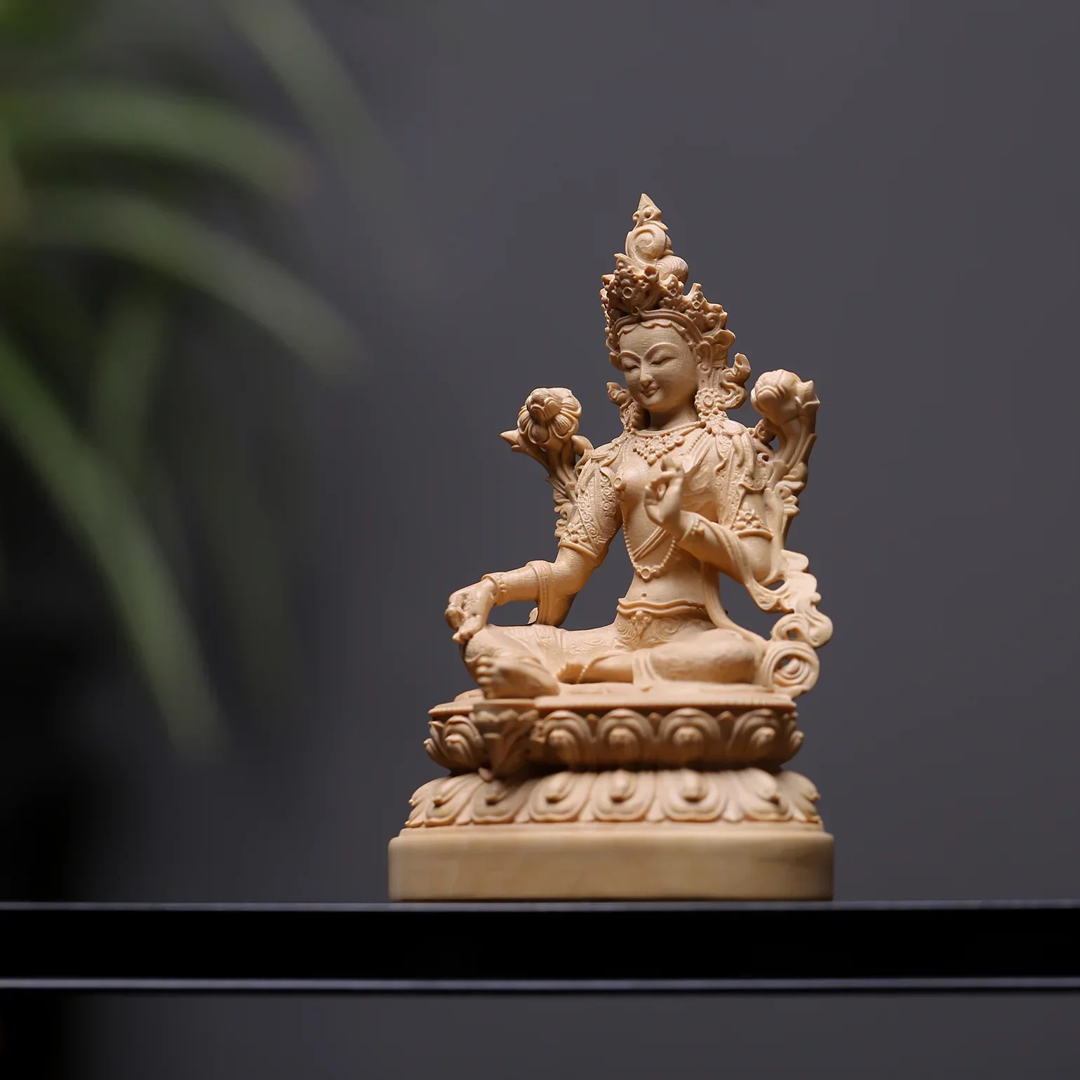 Estatuilla Tara Verde en Madera de Boj – Compasión y Acción Benevolente - Imagen 4
