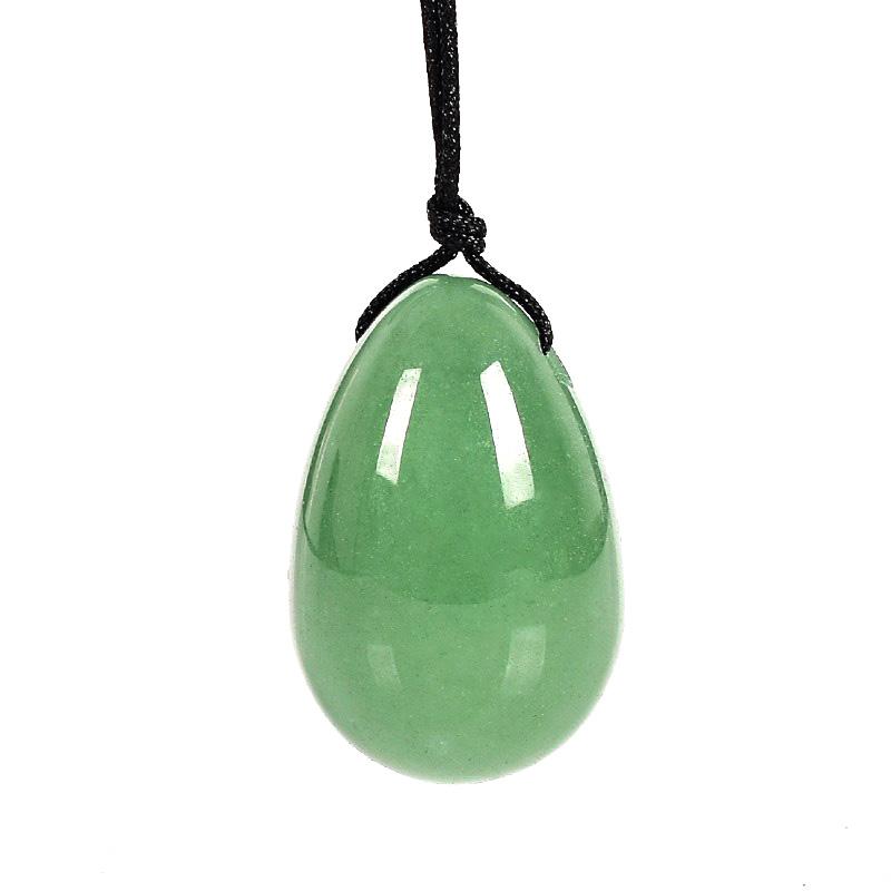 Pierre d'Aventurine Verte Polie, Forme Ovoïde, Pierre d'aventurine verte naturelle, polie à la main en forme ovoïde. L'aventurine est traditionnellement associée à l'abondance dans plusieurs cultures.