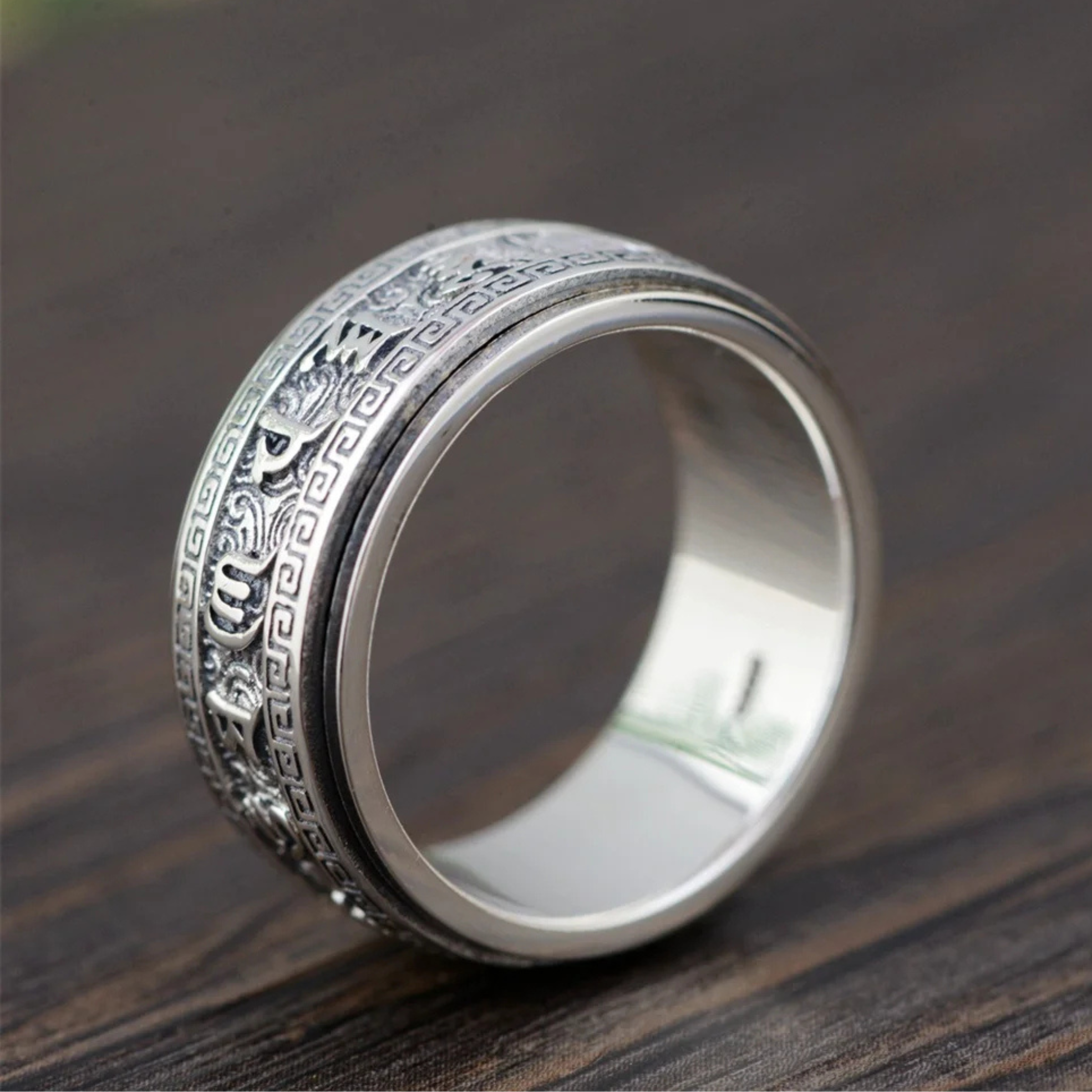 Ring mit tibetischer Kalligrafie-Gravur in massivem Silber S925